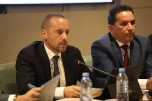 تغيير تخصص الأطباء المقيمين يثير نقاشاً حول توازن الموارد البشرية الصحية