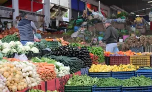 مزور يتوعد المضاربين ويؤكد وفرة التموين قبيل رمضان… والمعارضة تشدد: الأزمة في الأسعار لا في السلع