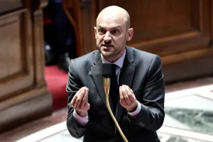 توتر دبلوماسي بين باريس وواشنطن بعد تغيب السفير الأمريكي عن استدعاء رسمي