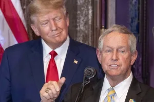 ويلسون يشيد بمساعي واشنطن للتقارب المغربي الجزائري ويربطها بإعادة رسم توازنات شمال إفريقيا