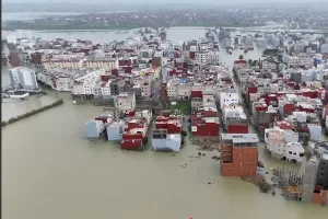 عاجل: المغرب يعلن العرائش والقنيطرة وسيدي قاسم وسيدي سليمان مناطق منكوبة ويطلق برنامجا للدعم بثلاثة ملايير درهم