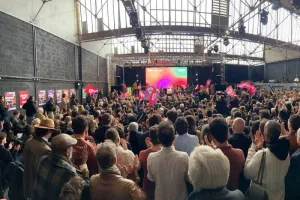 تهديد بوجود قنبلة يُجبر “فرنسا الأبية” على إخلاء مقره بباريس وسط توتر سياسي