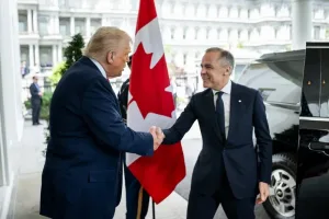 ترامب يلوّح بتعطيل جسر أمريكي–كندي جديد ويصعّد لهجته بشأن العلاقات التجارية مع أوتاوا