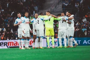 تصميم خريطة مبتورة في قمصان مارسيليا يفجر موجة استياء واسعة بالمغرب