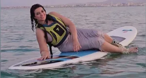 تدوينة مثيرة لمايسة سلامة الناجي تعيد النقاش حول الحرية الفردية وحدودها في المجتمع المغربي