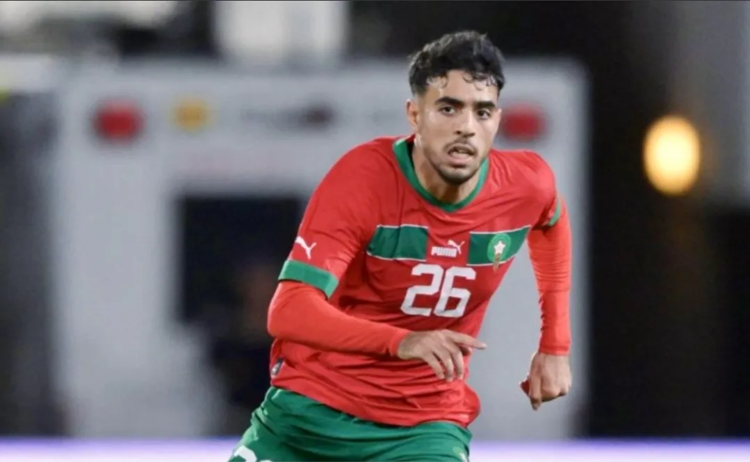 شادي رياض قلب الدفاع المغربي الموهوب يطوي صفحة المعاناة ويعود إلى الواجهة في الدوري الإنجليزي