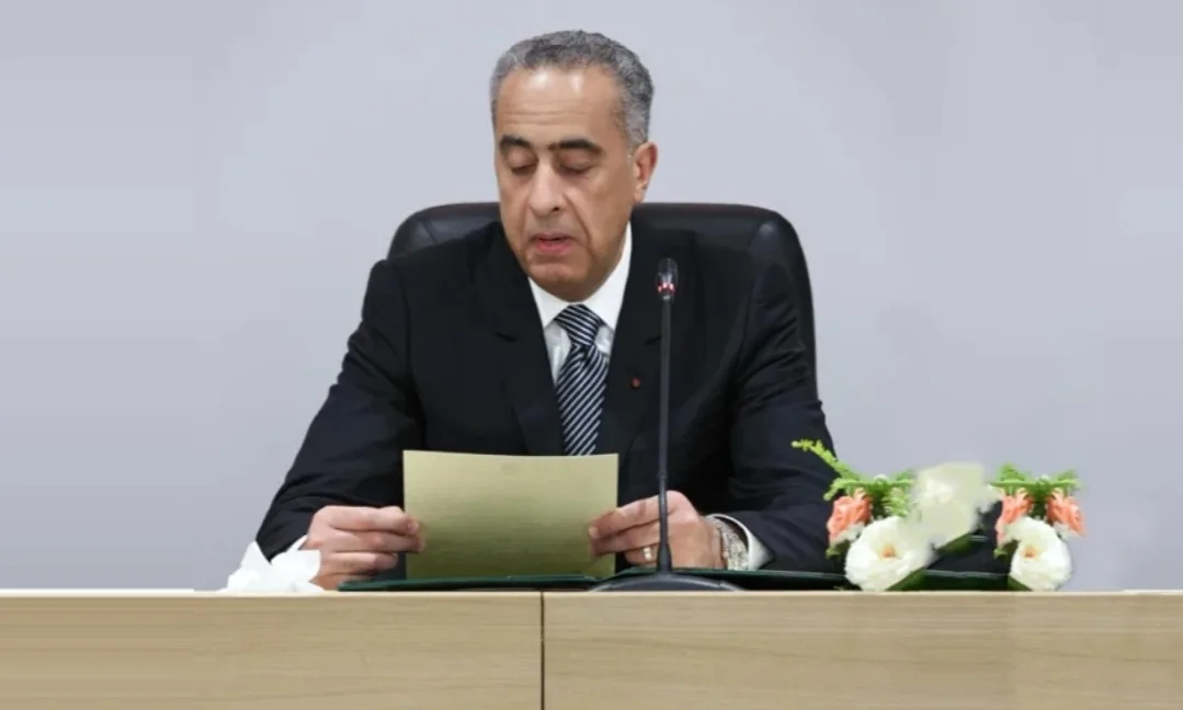 الملك محمد السادس يوشح أطر وضباط المخابرات “الديستي” بأوسمة ملكية سامية تقديرًا لعطائهم الأمني