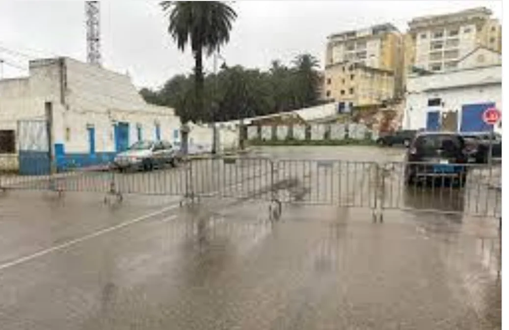 استنفار شديد بشمال المغرب .. إغلاق مدينة العرائش يشكل كامل وتحذيرات عاجلة للسكان وسط مخاوف من فيضانات