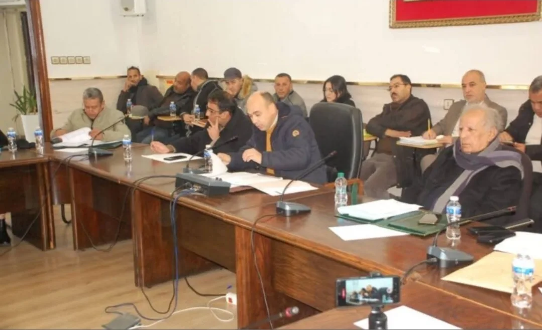 تازة :    فوضى وصرخات في دورة فبراير … انسحاب جماعي للاعتراض على إدارة الجلسة