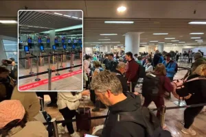 بلجيكا :      مطار بروكسل يختنق … ساعات انتظار قبل “الإقلاع إلى المجهول” ومغاربة المهجر يعلقون بين أعطاب التقنية واحتجاجات الشرطة