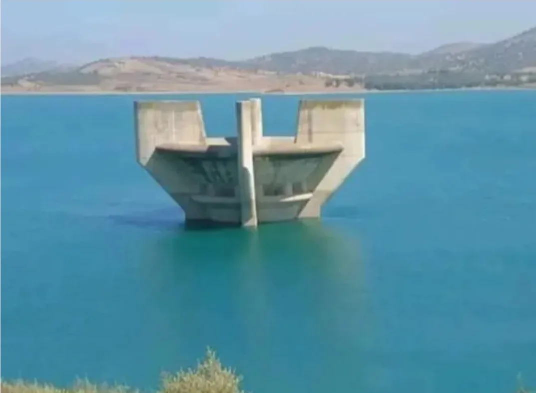 تقنيا … وضعية سد وادي المخازن مستقرة بعد إفراغ مستوى الحقينة