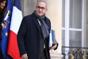 وزير الداخلية الفرنسي يحل بالجزائر لإستئناف التعاون الأمني