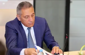 وجدة :    وثيقة مزورة بإسم وزير أمام هيئة بمحكمة الأستئناف دون أن تنتبه … تورط مباشر للمقاول المومني في التزوير والتحايل على مؤسسات الدولة !