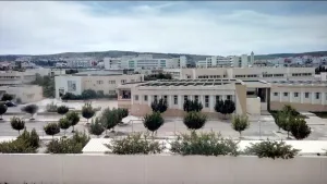 وجدة :     فضيحة “الدعم الوهمي” تهز ملف السكن وتورط المقاول المومني … اتهامات بالتزوير وانتحال صفة وزير واستخلاص أموال خارج القانون