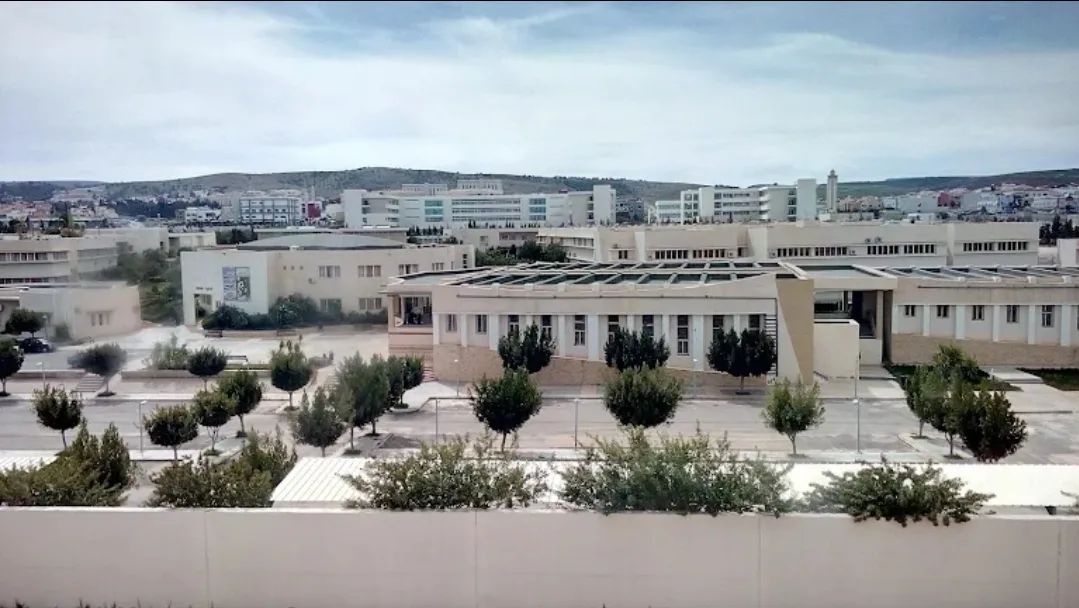 وجدة :     فضيحة “الدعم الوهمي” تهز ملف السكن وتورط المقاول المومني … اتهامات بالتزوير وانتحال صفة وزير واستخلاص أموال خارج القانون