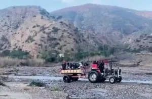 الحسيمة :    وادي النكور يحاصر تلاميذ بجماعة أربعاء تاوريرت … والمخاطر ترافق طريق الذهاب والعودة من وإلى المنازل !