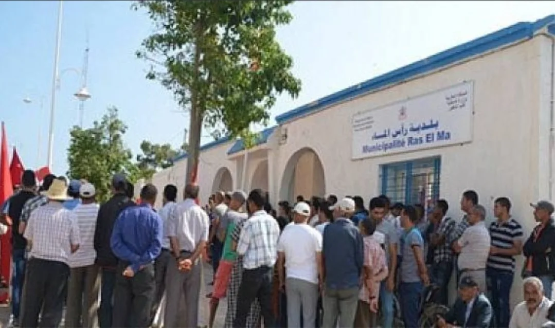 وجدة :     فضائح بارون العقار المومني تتواصل … فضيحة عقارية تهز رأس الماء  اختلاس وتلاعب بمليارات الجمعية السكنية لموظفي التعليم