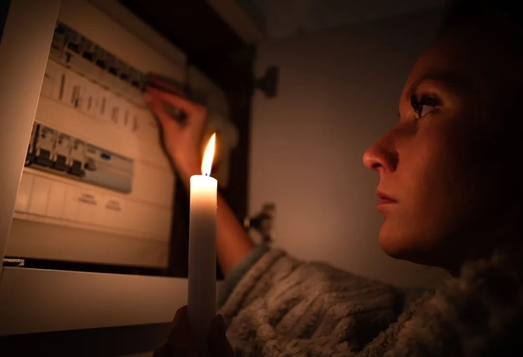 بين صمت مسؤولي الحسيمة وتفاعل مسؤولي فاس … فواتير ملتهبة وخدمات متعثرة تشعل غضب المواطنين