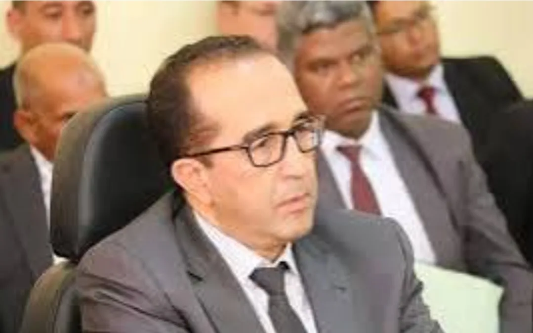 الحسيمة :   شكاوى من تأخر قياد وباشوات ورؤساء دوائر عن عملهم … ومطالب بتشديد الرقابة على احترام أوقات العمل