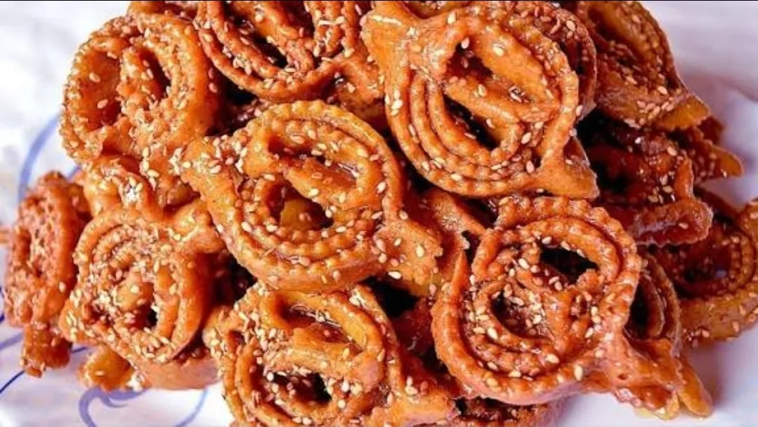 قصة عشق مكسور أشعل مطابخ المغرب … هكذا وُلدت “الشباكية” ملكة موائد رمضان !