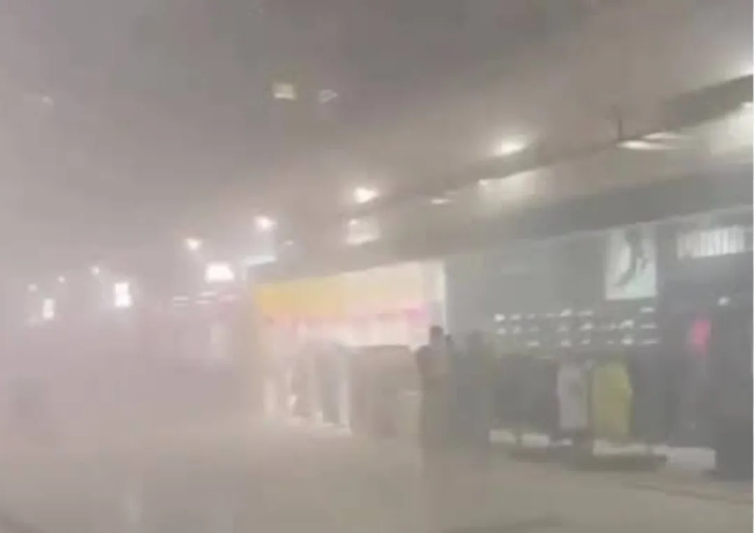 إيران تقصف مطار دبي الإماراتي