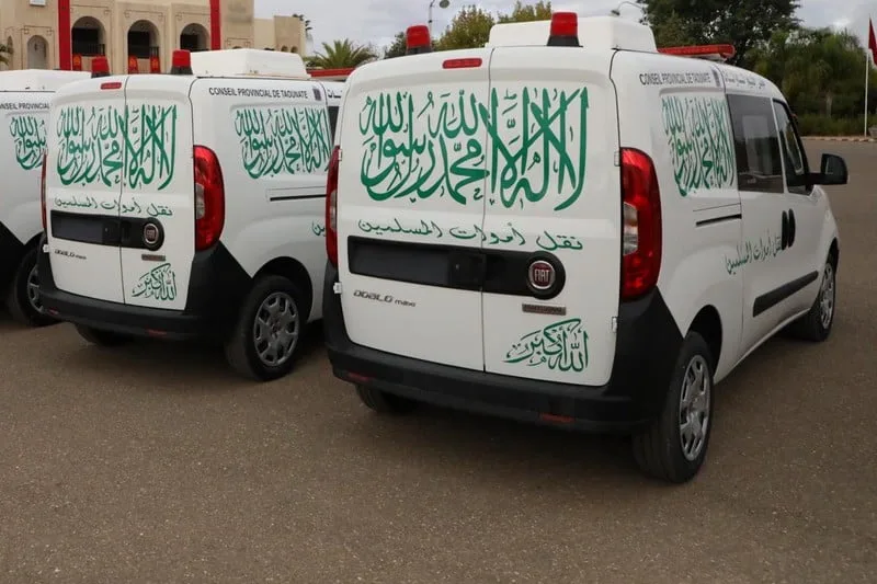 قرار تنظيم سيارات نقل الأموات يثير نقاشاً مجتمعياً حول الرمزية الدينية ومعايير الكرامة