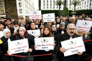 مشروع قانون المحاماة يفتح نقاشاً محتدماً حول شروط الولوج ويستقطب مطالب فئات مهنية