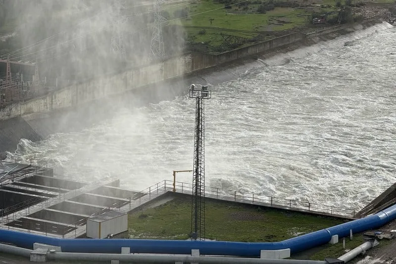 سد وادي المخازن عند مستويات قياسية والسلطات تؤجل قرار عودة سكان القصر الكبير