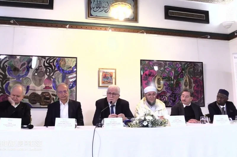 “مسلمو الغرب” من باريس… دليل تنظيمي يثير نقاشًا عميقًا حول مستقبل الإسلام في فرنسا