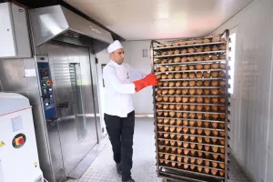 الأمن الوطني يطلق مخابز متنقلة بالقصر الكبير لإمداد المتضررين بالخبز وسط فيضانات اللوكوس