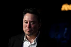 استدعاء إيلون ماسك للتحقيق في فرنسا وتفتيش مكاتب «إكس»