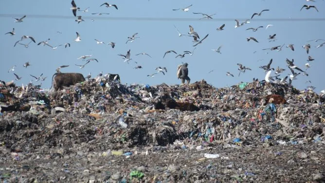 تقارير ميدانية تكشف اختلالات خطيرة في تدبير النفايات الصناعية بجهة الدار البيضاء سطات