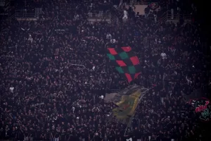 جماهير الجيش الملكي تنتقد الكاف وتطالب بالعدالة بعد أحداث مباراة الأهلي