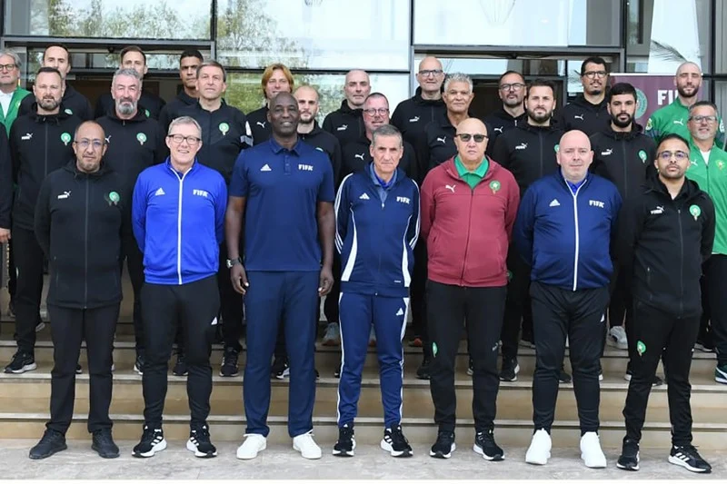 النموذج المغربي لتكوين المواهب الكروية يلفت أنظار فيفا ويقترب من التعميم إفريقيا