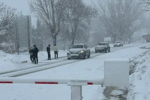 إنذار جوي أحمر بشمال المملكة وأمطار غزيرة ورياح عاتية وثلوج تضع عدة أقاليم في حالة تأهب