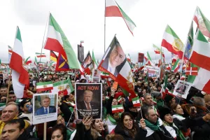 من ميونخ : أنصار الأمير رضا بهلوي يصعّدون دعوات الضغط الدولي على طهران