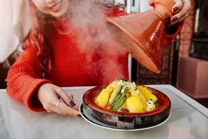 خبراء صحة يحذرون من تناول الأطعمة والمشروبات شديدة السخونة.. ترفع خطر الإصابة بسرطان المريء