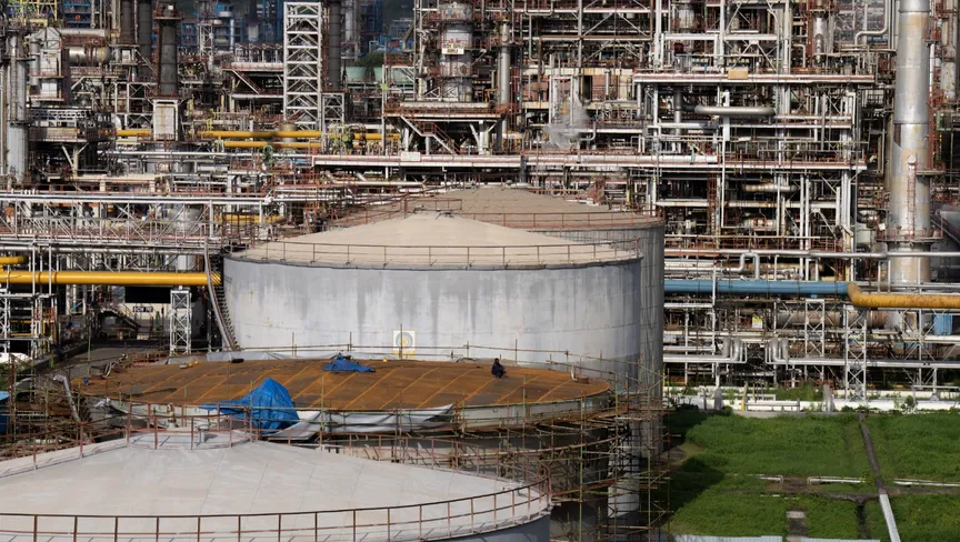 خصومات قياسية على النفط الروسي تغري الهند وتضعها بين إغراء الأسعار وضغوط واشنطن