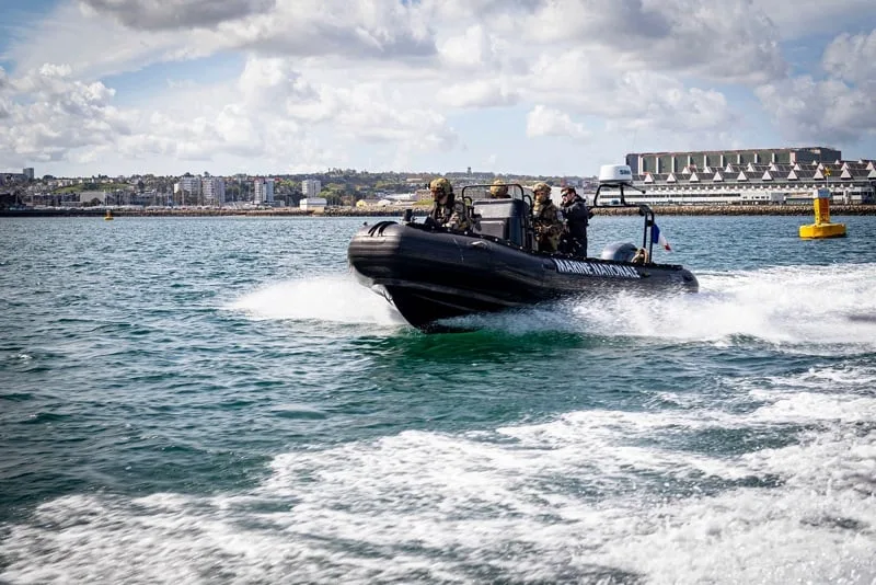 البحرية الفرنسية تحبط تهريب 2,4 طن من الكوكايين في بولينيزيا ضمن عملية دولية مشتركة