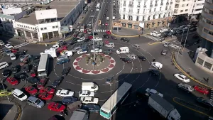 المدخل الشرقي للدار البيضاء يتحول إلى عقدة مرورية خانقة وسط مطالب بتوسيع الطريق