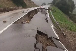 أشغال متواصلة لإصلاح طرق الشمال بعد الفيضانات