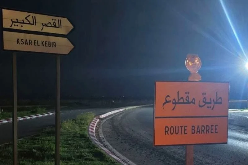 فيضانات القصر الكبير تشلّ حركة السير وتغلق المحاور الرئيسية نحو العرائش والرباط