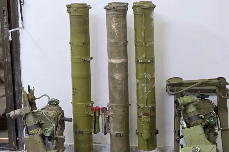 سوريا/ عملية أمنية محكمة في الميادين تُفشل تهريب صواريخ مضادة للدروع وتضبط ترسانة أسلحة