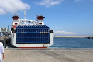 عاصفة “نيلس” تربك الملاحة بين طريفة وطنجة وتعليق الرحلات البحرية ليومين