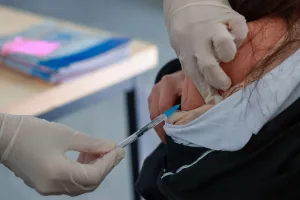 دراسة مغربية تدق ناقوس التنبيه: ضعف الوعي باللقاحات التكميلية يحدّ من حماية الأطفال