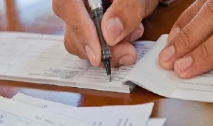 مدونة التجارة بثوب جديد: عقوبات أخف لشيكات بدون رصيد ومسارات صلحية لتغليب الأداء على السجن