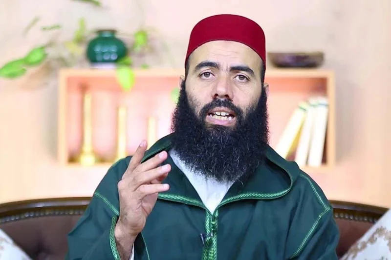 تعليق محاضرة لياسين العمري بالفنيدق يثير تساؤلات حول مساطر الترخيص والتنسيق