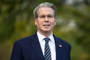 واشنطن تدرس تخفيف قيود النفط الروسي لمواجهة اضطراب أسواق الطاقة العالمية