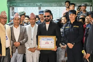 مغنّي راب يهزم رئيس وزراء سابق ويقلب موازين السياسة في نيبال