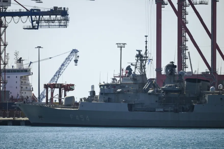 ماكرون في قبرص لتعزيز أمن شرق المتوسط بعد هجوم بمسيّرات على قاعدة بريطانية